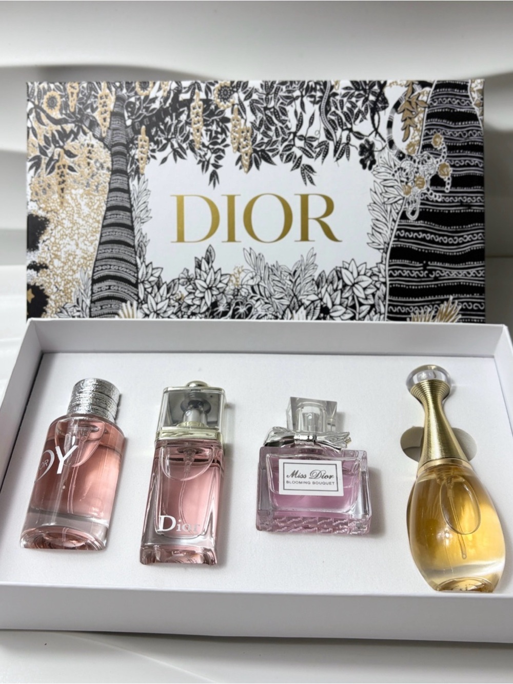 Dior Women’s 4 pc perfume gift set 40ml each - Picture 2 of 4